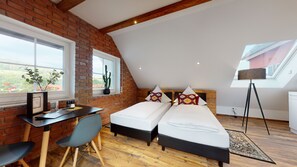 Exclusieve kamer, 1 twee- of 2 eenpersoonsbedden | Luxe beddengoed, een gratis minibar, een bureau, een laptopwerkplek