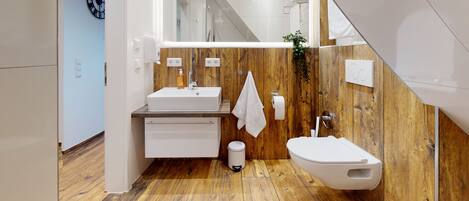 Habitación exclusiva con 1 cama matrimonial o 2 individuales | Baño | Regadera, regadera tipo lluvia, secadora de cabello, bidet