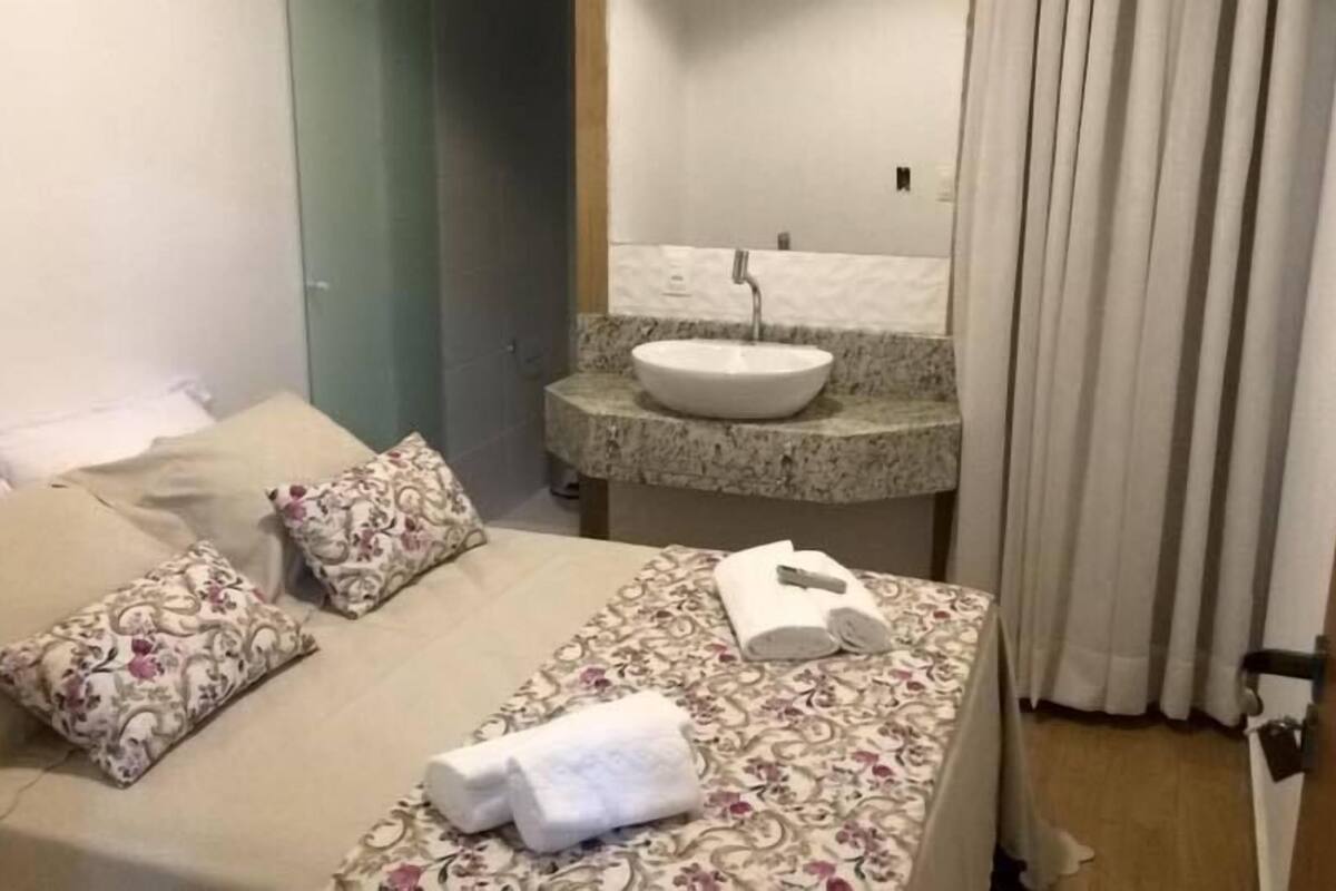 واي فاي مجانًا وملاءات أسرّة