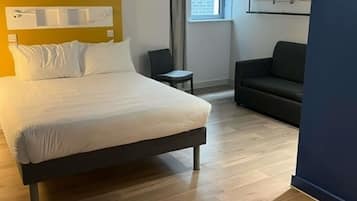 Habitación estándar, 1 cama matrimonial, con acceso para personas discapacitadas | Cortinas blackout, insonorización, cuna de viaje y wifi gratis