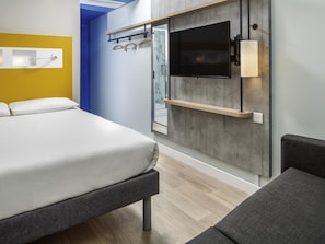 Blackout curtains, soundproofing, travel cot, free WiFi