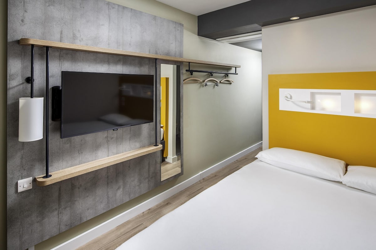 Zimmer, 1 Doppelbett | Verdunkelungsvorhänge, schallisolierte Zimmer, Reisekinderbett