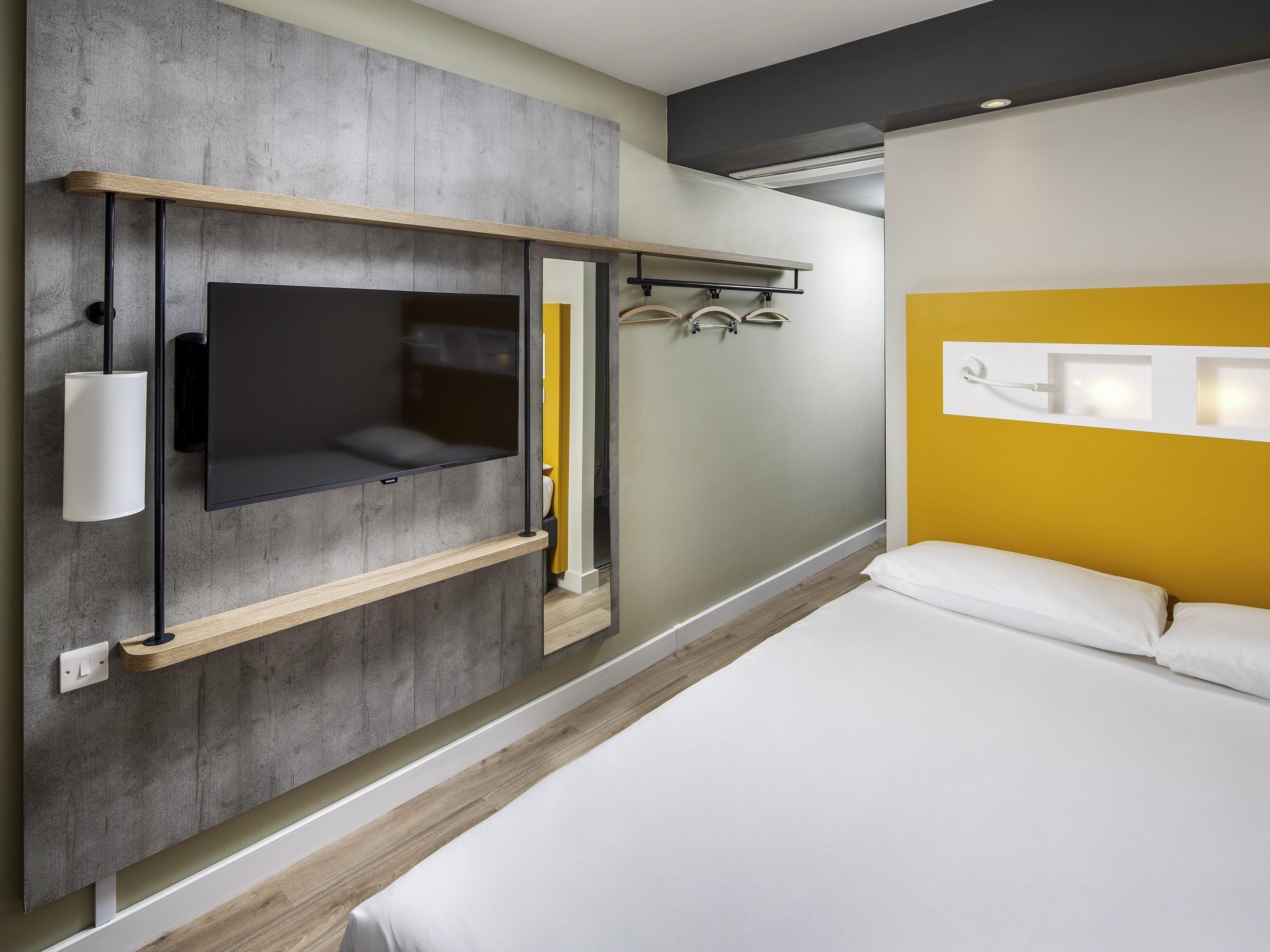 Rom, 1 dobbeltseng | Blendingsgardiner, lydisolert, reiseseng for barn og wi-fi (inkludert)