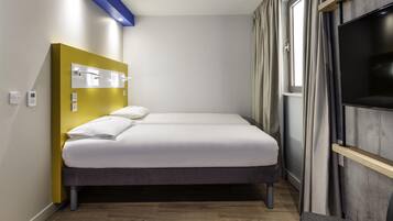 Verdunkelungsvorhänge, schallisolierte Zimmer, Reisekinderbett