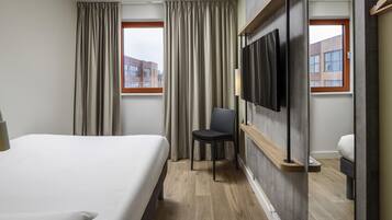 Phòng đôi phong cách cổ điển, 1 giường đôi | Màn/rèm cản sáng, phòng cách âm, nôi/cũi di động