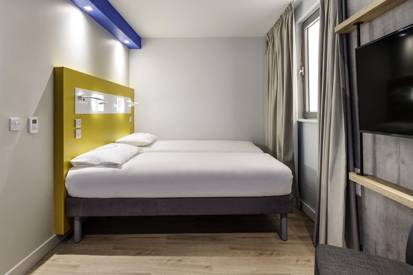 Blackout drapes, soundproofing, travel crib, WiFi (free)