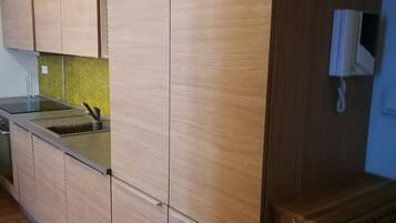 Familienapartment | Eigene Kochnische | Kühlschrank, Mikrowelle, Ofen, Herdplatte