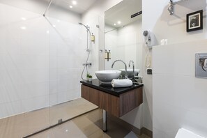 บิสซิเนสอพาร์ทเมนท์ | ห้องน้ำ | ฝักบัว, ของใช้ในห้องน้ำฟรี, ไดร์เป่าผม, ผ้าเช็ดตัว