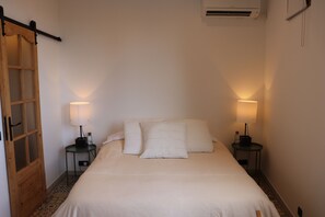 Småhus, 1 queensize-seng, ikke-røyk, dalutsikt | Dundyner, individuelt dekorert og individuelt innredet