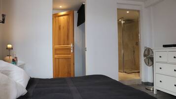 Tweepersoonskamer (N°1) | Donsdekens, individueel gedecoreerd, individueel gemeubileerd