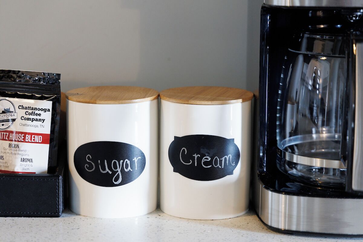 full-sized fridge, microwave, oven, stovetop