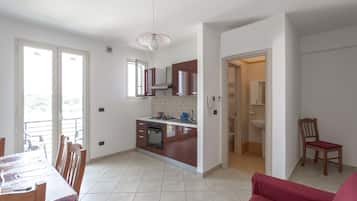 Apartamento, 1 habitación | Zona de estar | Una televisión de pantalla plana