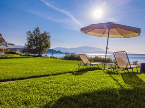 Sun deck - Kefalonia Kounopetra Beach Luxury Villas (Kefalonia)