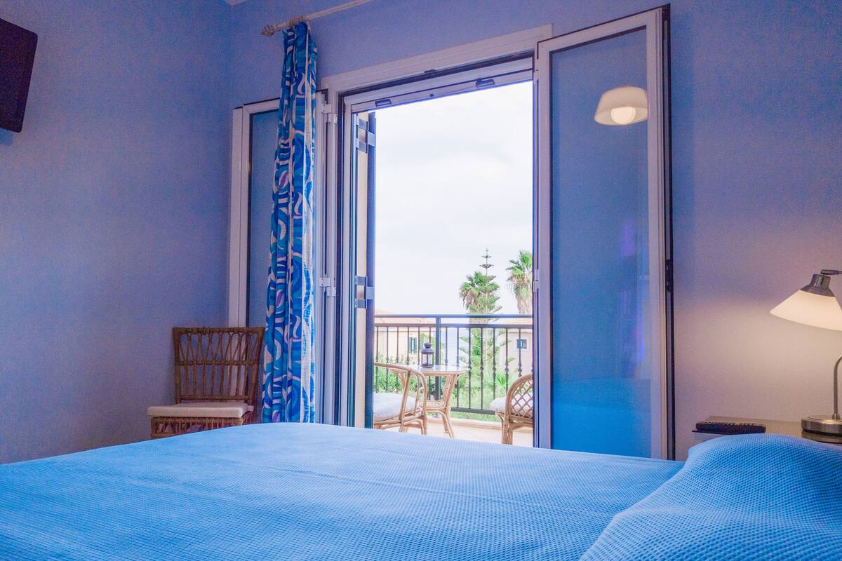 Deluxe-Apartment, 3 Schlafzimmer, Meerblick (Odysseus Upper) | 3 Schlafzimmer, hochwertige Bettwaren, schallisolierte Zimmer