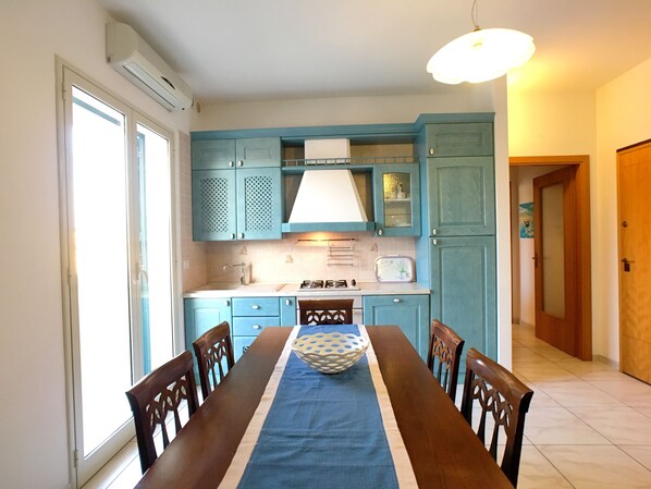 Apartment, 1 Schlafzimmer | Essbereich im Zimmer