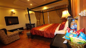 Room, 1 Double Bed, Non Smoking | Living area | Netflix
