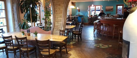 Buffet breakfast on weekends (EUR 9 per person)