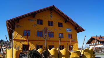 Mặt tiền nơi lưu trú