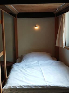 Shared Dormitory, Shared Bathroom (6 Beds) | Blackout drapes, free WiFi - Backpackers St. Pauli - Hostel (Hamburg)