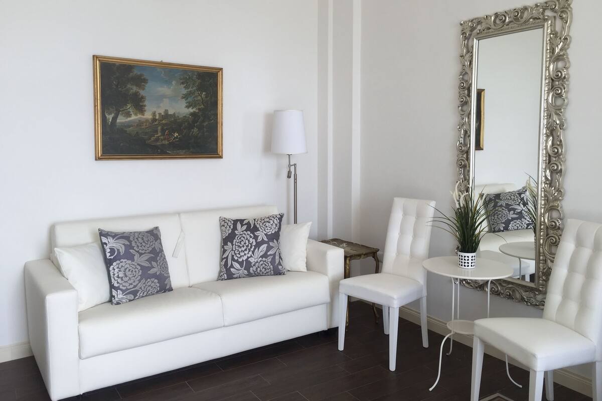 Comfort kamer, uitzicht op zee (Paestum) | Donzen dekbedden, een gratis minibar, een bureau, gratis wifi