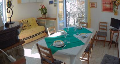 Komfortable Wohnung mit Garten 1 km vom Meer entfernt.
