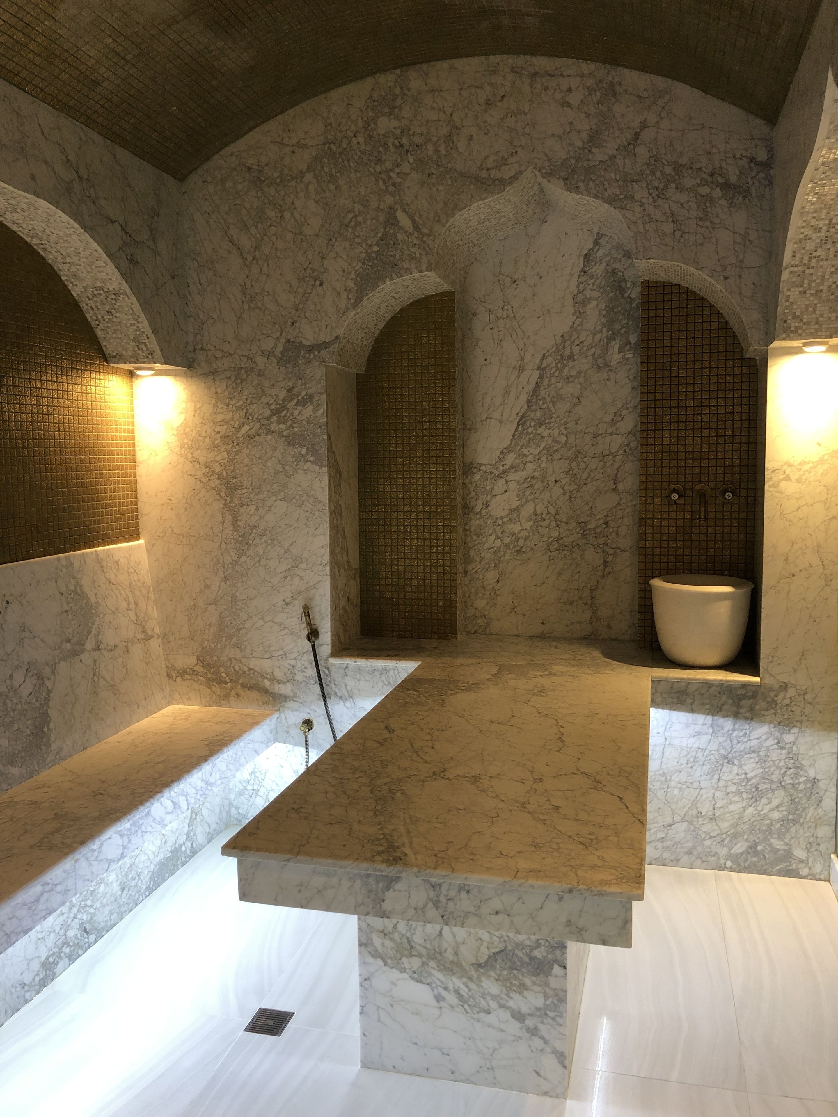 Un sauna, baño turco, masajes tailandeses