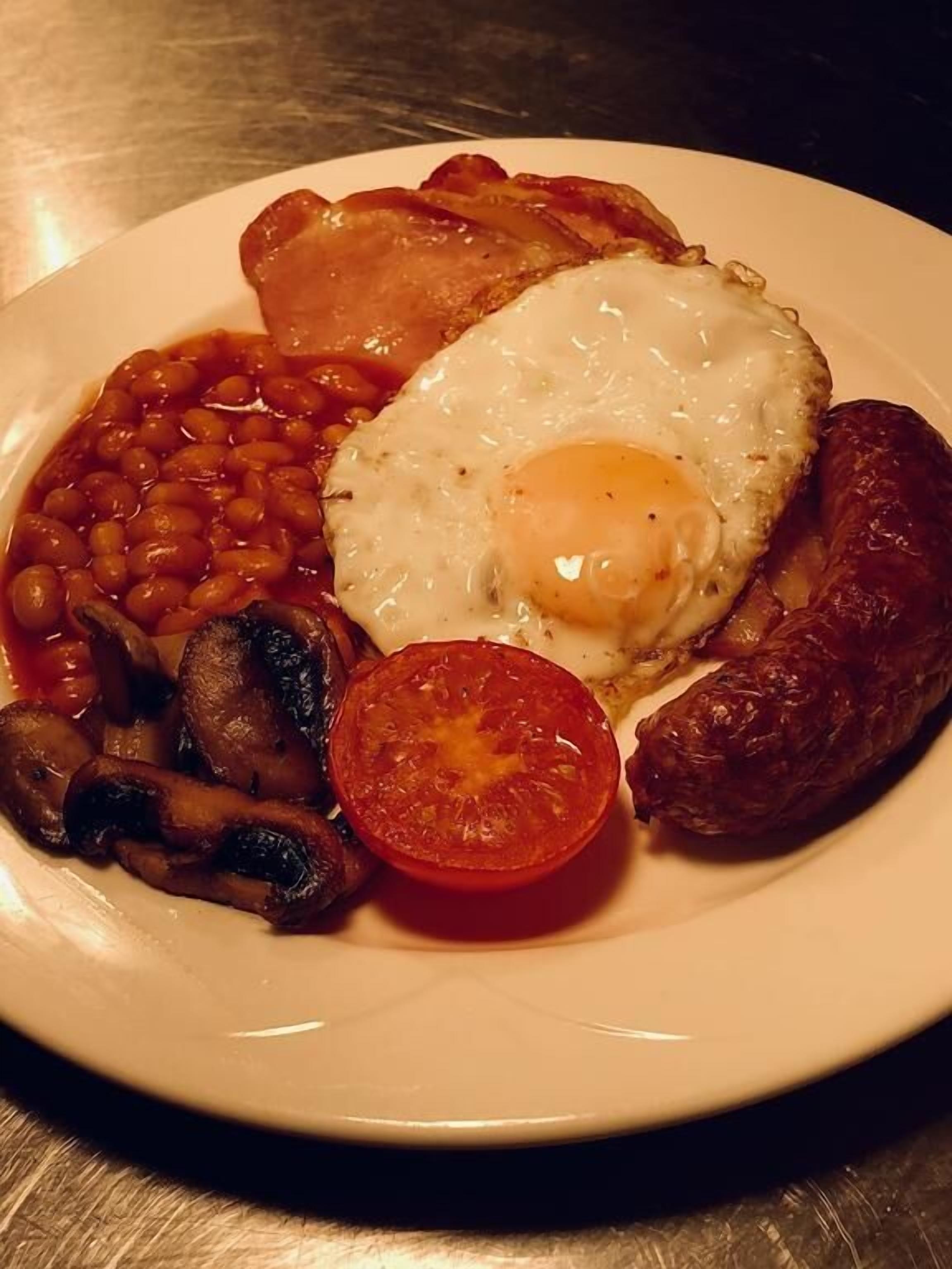 Free daily English breakfast 
