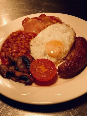 Free daily English breakfast - The Half Moon Inn (Templecombe)