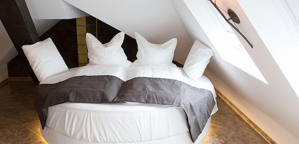 Suite – deluxe | Safe på rommet, lydisolert og wi-fi (inkludert)