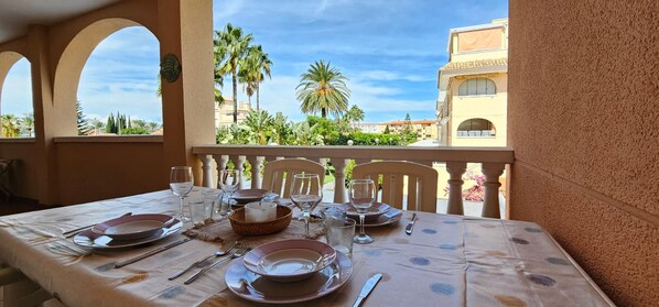 Outdoor dining