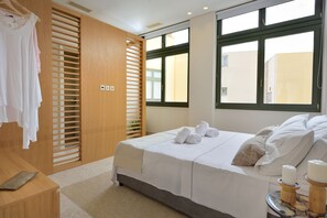 2 bedrooms, in-room safe, iron/ironing board, WiFi