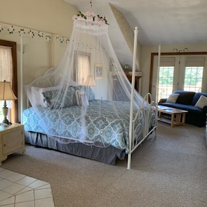 Chambre luxueuse, 1 très grand lit, non-fumeur, vue sur le fleuve | Décor unique, ameublement unique, bureau, rideaux d’obscurcissement
