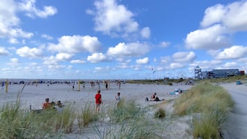 Plage à proximité, chaises longues