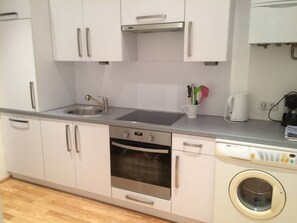 Kühlschrank, Ofen, Herdplatte, Geschirrspüler