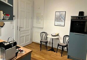 Refrigerador, horno, parrilla de estufa y lavavajillas 