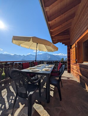 Outdoor dining - Chalet Asphodel (Haute-Nendaz)