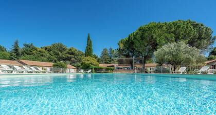 Rental with pool in a quiet setting