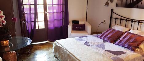 4 Schlafzimmer, Schreibtisch, WLAN