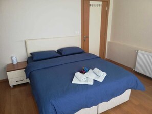 Suíte, vista para o mar | Escrivaninha, Wi-Fi de cortesia, roupa de cama