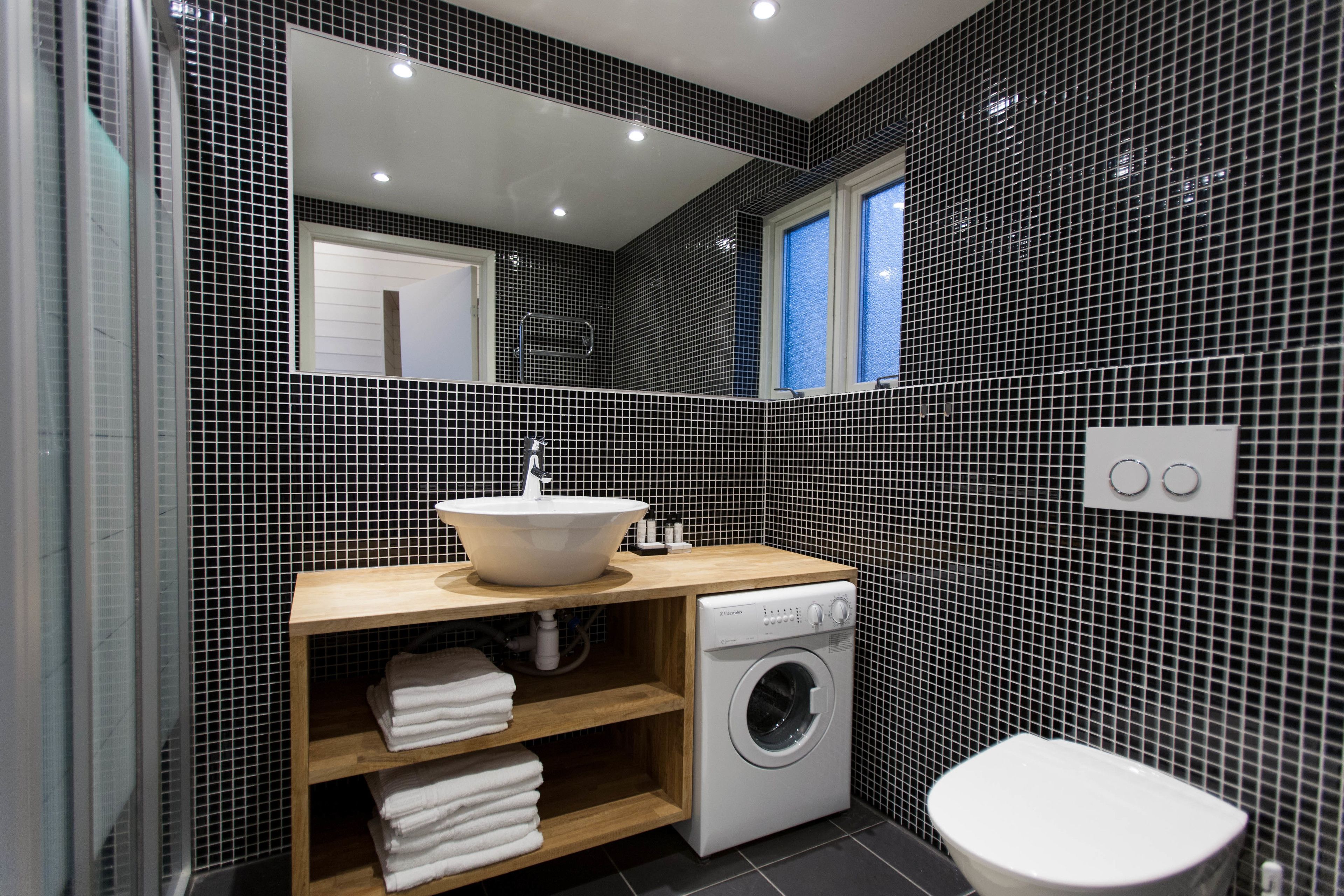 Chaumière Prestige, 2 chambres, cuisine, vue sur le parc | Salle de bain | Serviettes fournies