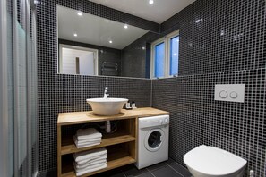 Premium Cottage, 2 Bedrooms, Kitchen, Park View | Bathroom | Towels - Hölick Havsresort (Hudiksvall)