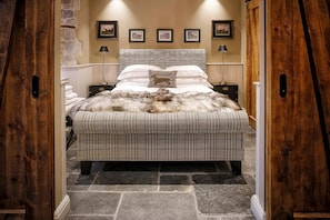 Soundproofing, free WiFi, bed sheets - The Coach House at Gileston Manor (Barry)