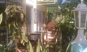 Petit déjeuner continental (3 EUR par personne)