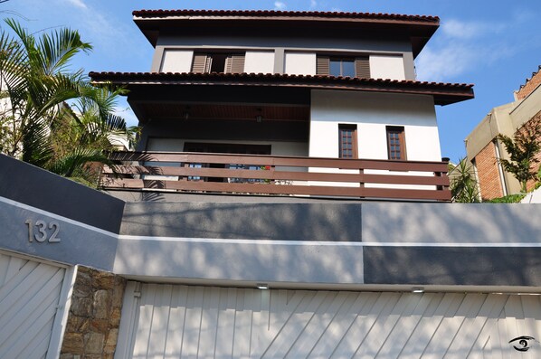 تفاصيل الفندق من الخارج