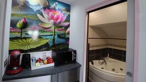 Superior Double Room, Hot Tub | Property entrance - Le Lotus Blanc (Albertville)