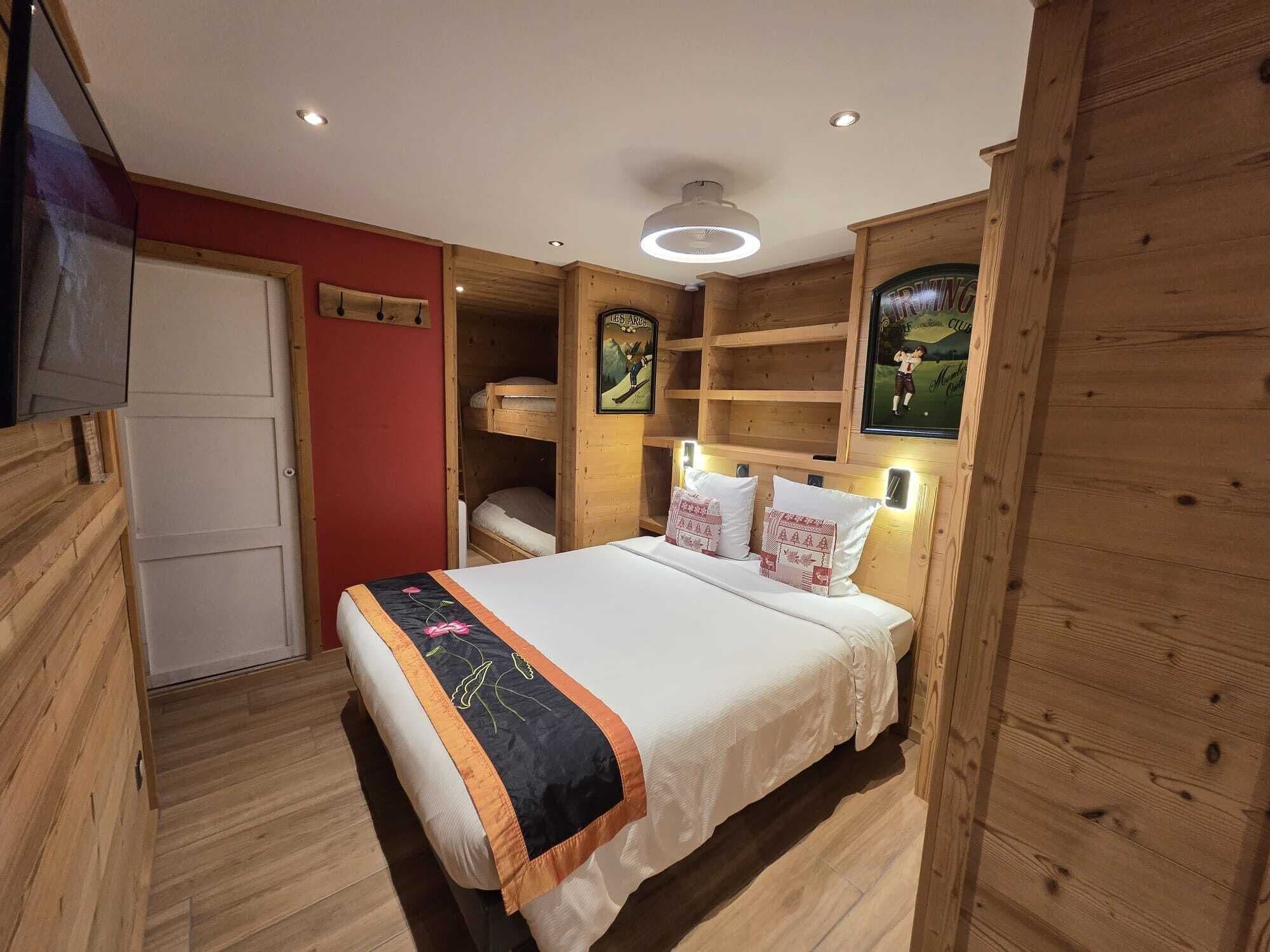 Ropa de cama de alta calidad, colchones con efecto memoria y escritorio 