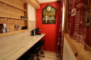Comfort Studio, Private Bathroom | Private kitchen | Fridge, microwave, cleaning supplies - Le Lotus Blanc (Albertville)