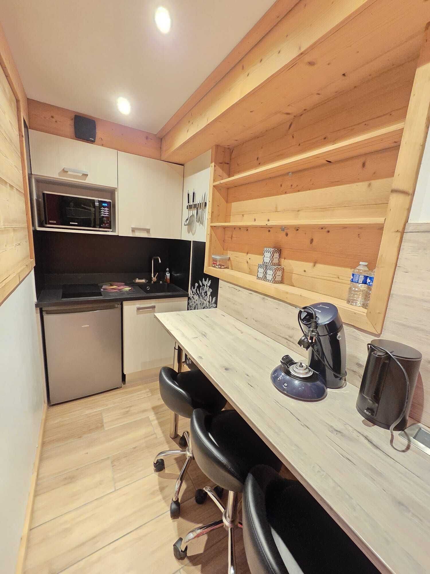 Studio Comfort - privat badrum | Eget kök | Kylskåp, mikrovågsugn och städutrustning