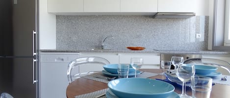 Apartment, 2 Bedrooms | Private kitchen