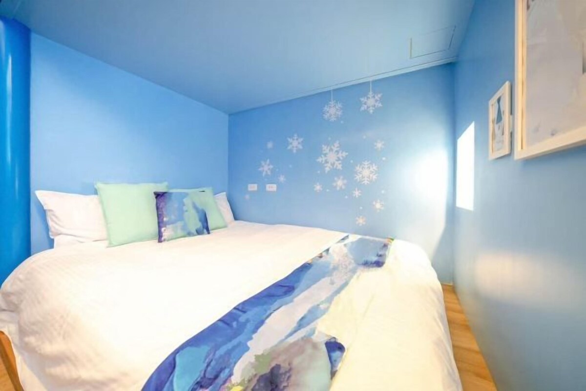 Schreibtisch, Verdunkelungsvorhänge, schallisolierte Zimmer, Babybetten